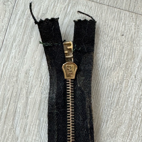 Vintage Fendi Zipper - Picture 7 of 8